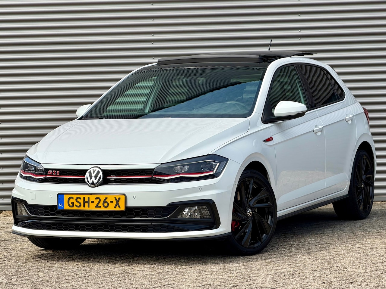 Volkswagen Polo - 2.0 TSI GTI DSG | Panorama | Dealer Onderhouden | Keyless | Beats | Alcantara | DCC - AutoWereld.nl