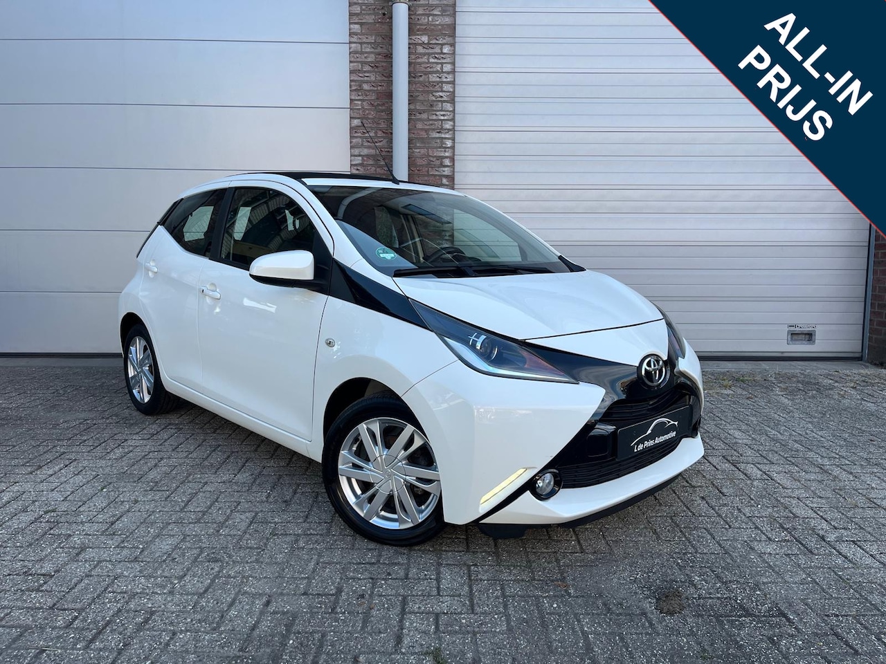 Toyota Aygo - 1.0 VVT-i X/Half leder/Keyless entry Cabrio/Dealer oh/Navi/Carplay/Camera/Garantie - AutoWereld.nl