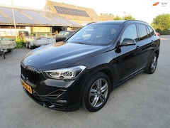BMW X1 - SDrive20i High Executive M sport leer navi cam 1e eig