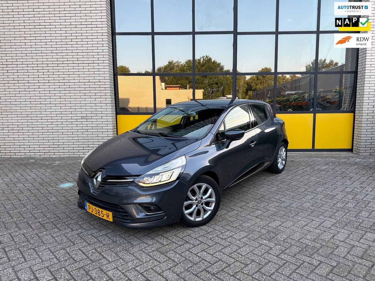 Renault Clio - 120PK 4 Cilinder Full Led, Camera, Stoelverwarming Intens - AutoWereld.nl