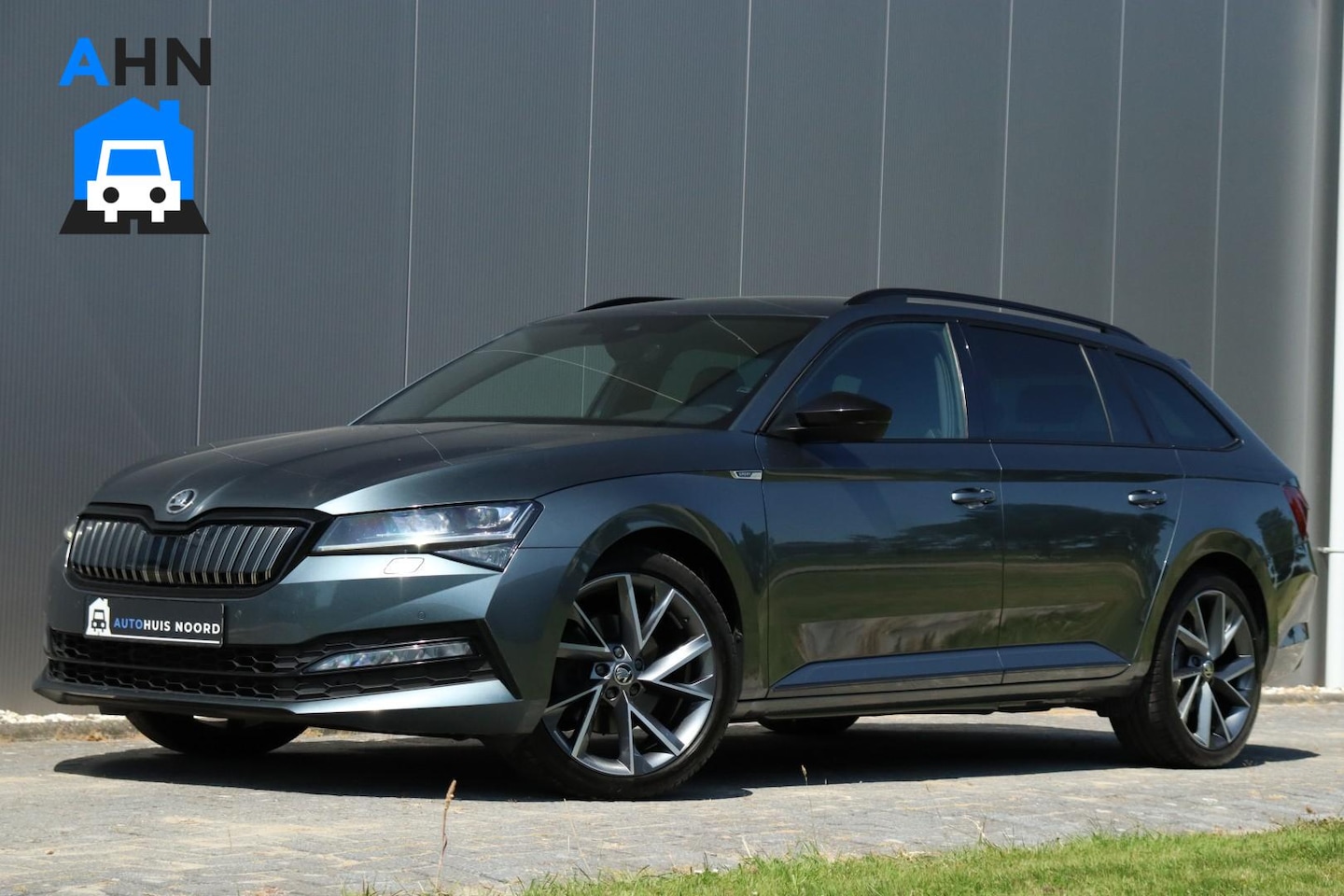 Skoda Superb Combi - iV / 218 PK / DSG / Vol Opties! / Sportline / Black Edition / Virtual Cockpit / Camera / A - AutoWereld.nl