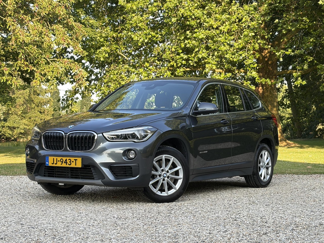 BMW X1 - 2.0i Executive,Aut8,Hud,Sportstoelen,Trekhaak - AutoWereld.nl