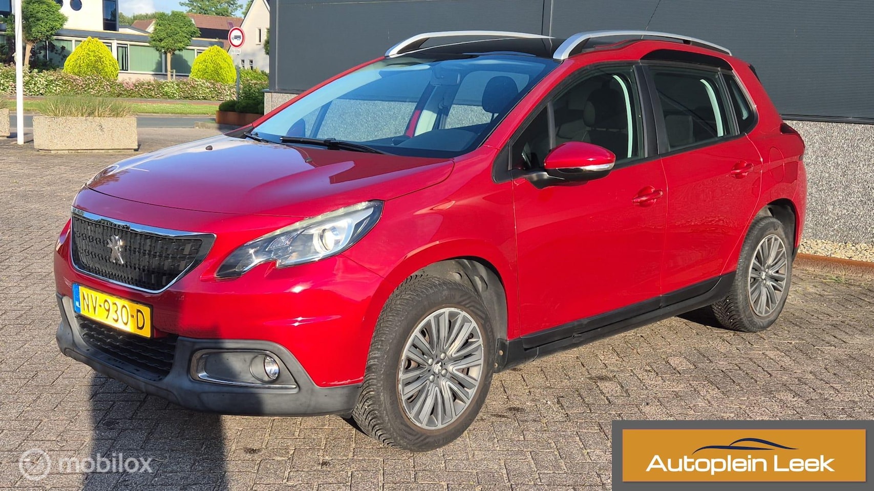 Peugeot 2008 - 1.2 PureTech Blue Lion panoramadak trekhaak - AutoWereld.nl
