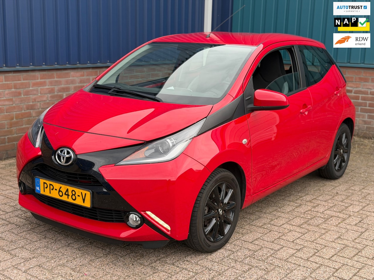 Toyota Aygo - 1.0 VVT-i x-play Airco, Led, NAP - AutoWereld.nl