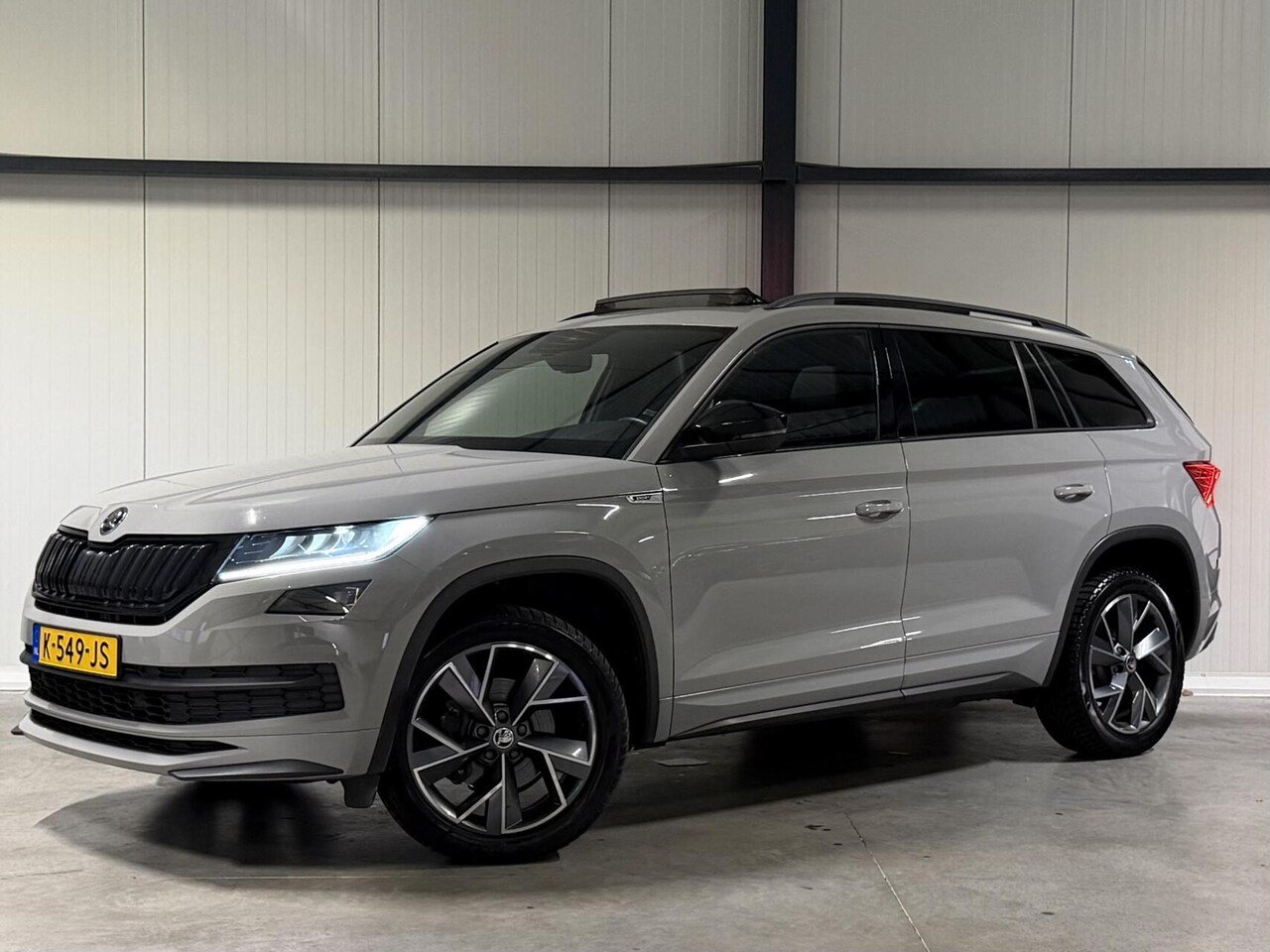Skoda Kodiaq - 1.5 TSI Sportline Pano Canton 7 Pers Trekhaak - AutoWereld.nl