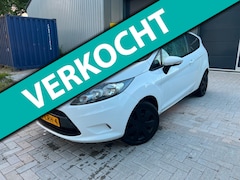 Ford Fiesta - 1.4 Trend Black on white Jaar Apk