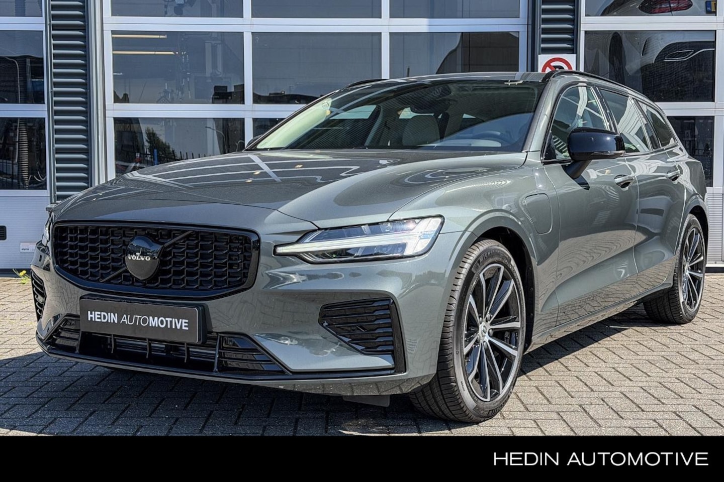 Volvo V60 - 2.0 T8 Plug-in hybrid AWD Plus Dark | Polestar Engineered | Elektrische Stoelen met geheug - AutoWereld.nl
