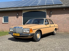 Mercedes-Benz 200-280 (W123) - 200