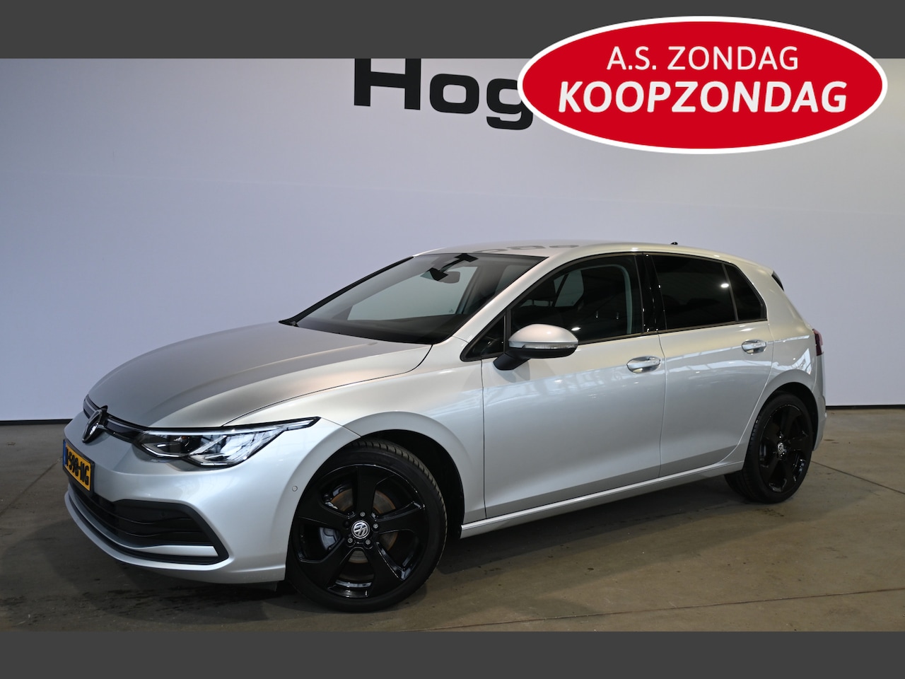 Volkswagen Golf - 1.5 eTSI R-Line Automaat Clima Carplay Cruise Control Rijklaarprijs Inruil Mogelijk! - AutoWereld.nl