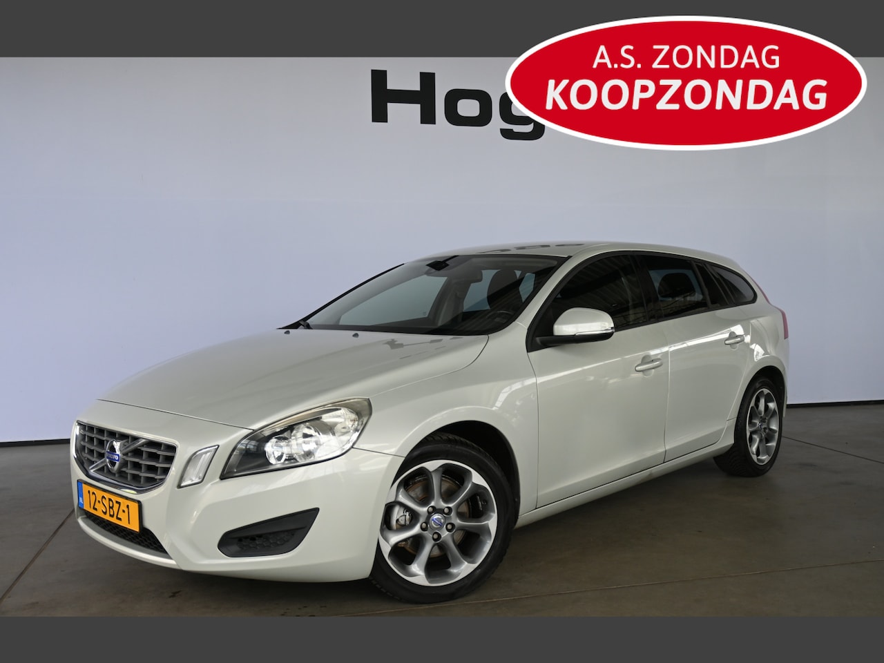Volvo V60 - 1.6 T3 Kinetic Cruise control Clima Lichtmetaal Navigatie PDC 100% Onderhouden! Inruil Mog - AutoWereld.nl
