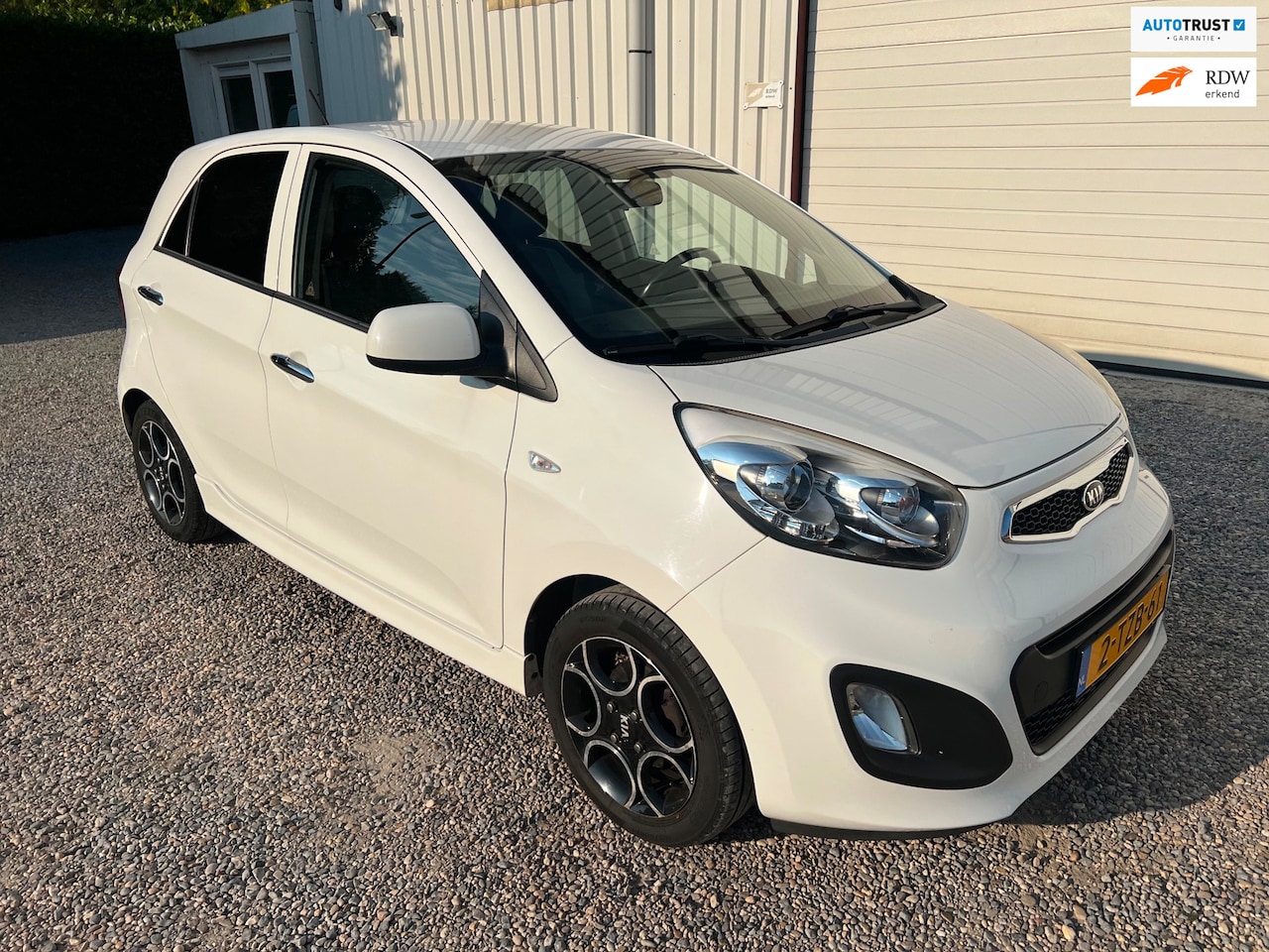 Kia Picanto - 1.0 CVVT 1e EIG World Cup Ed.LED.LEER.NEW-APK.NAP! - AutoWereld.nl