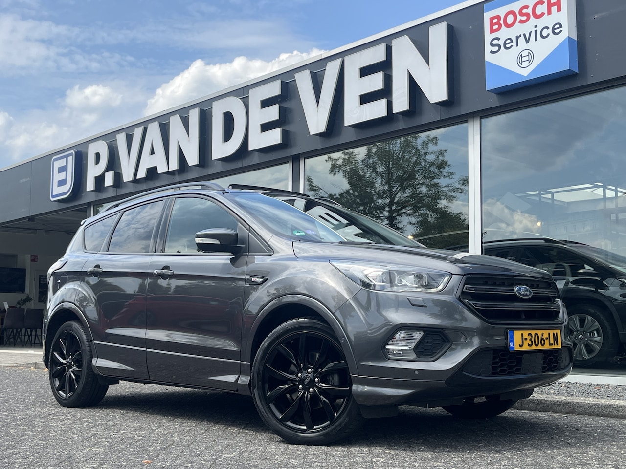 Ford Kuga - 1.5 EcoBoost ST Line 150pk/110kW 6-bak | Panodak | Trekhaak | Elek. achterklep | Bi-Xenon - AutoWereld.nl