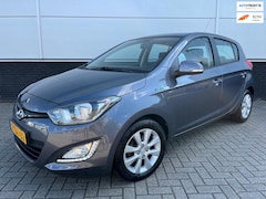 Hyundai i20 - 1.2i BlueDrive i-Deal 5drs Origineel NL | NAP | LED | Airco | Navigatie | All-season bande