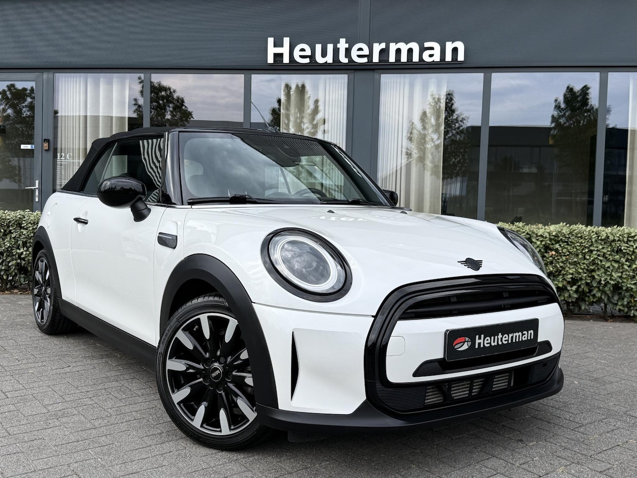 MINI Cabrio - 1.5 Cooper Automaat LED/UnionJack/Black pack/26dkm - AutoWereld.nl