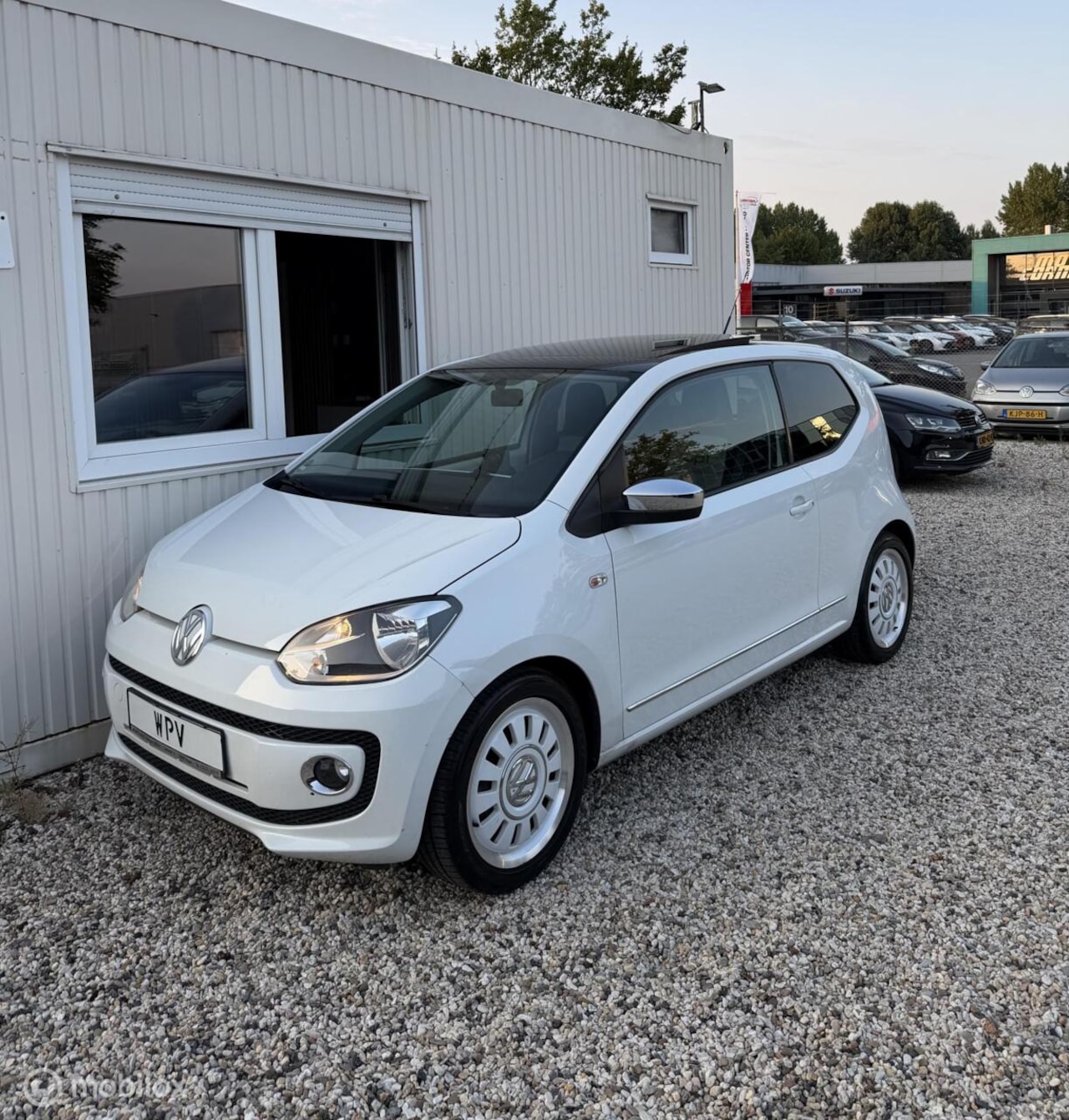 Volkswagen Up! - 1.0 White up! Highline Pano Navigatie Airco - AutoWereld.nl