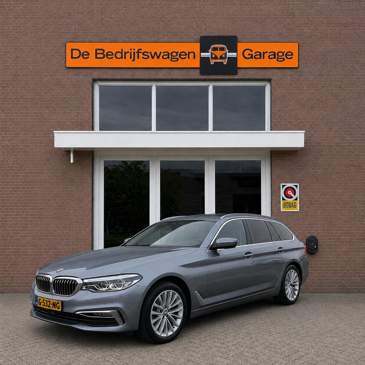 BMW 5-serie Touring - 520i High Executive Edition | Carplay | Trekhaak | LED | Verwarmde voorstoelen | Ambiance - AutoWereld.nl