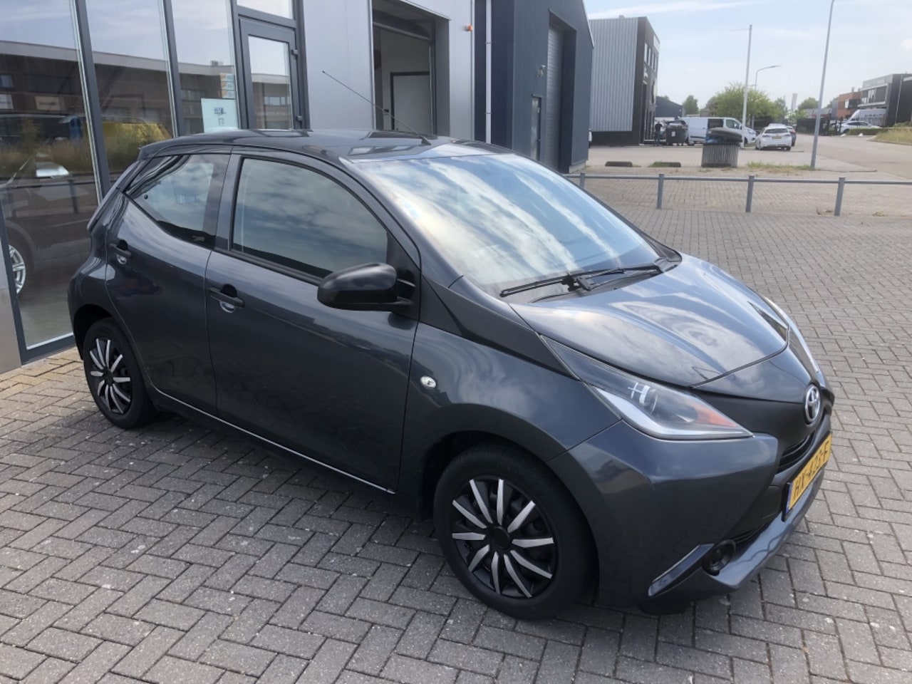 Toyota Aygo - 1.0 VVT-i x-now 1.0 VVT-i x-now - AutoWereld.nl