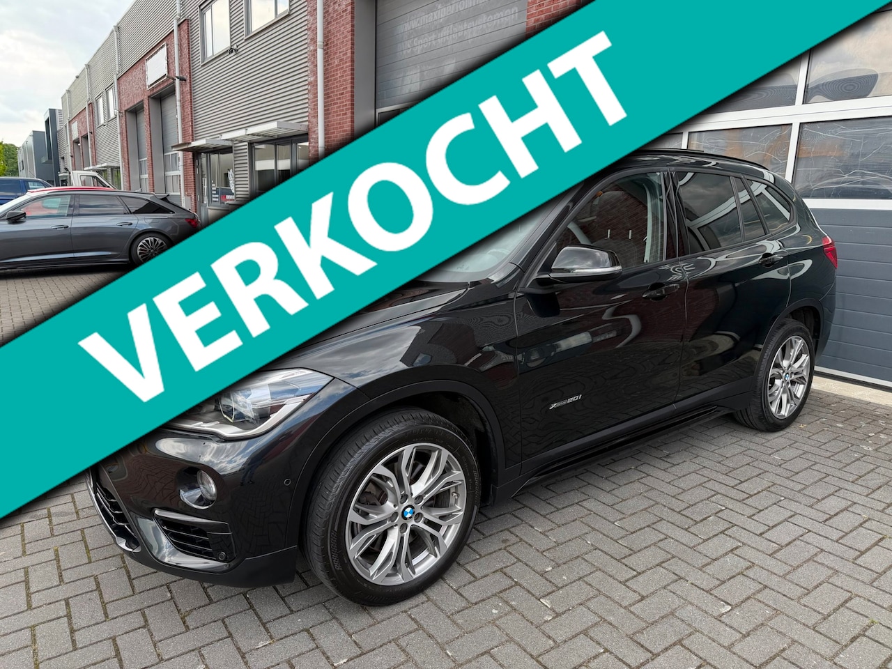 BMW X1 - XDrive20i LED Pano Navi Trekhaak Stoelvw PDC Keyless - AutoWereld.nl