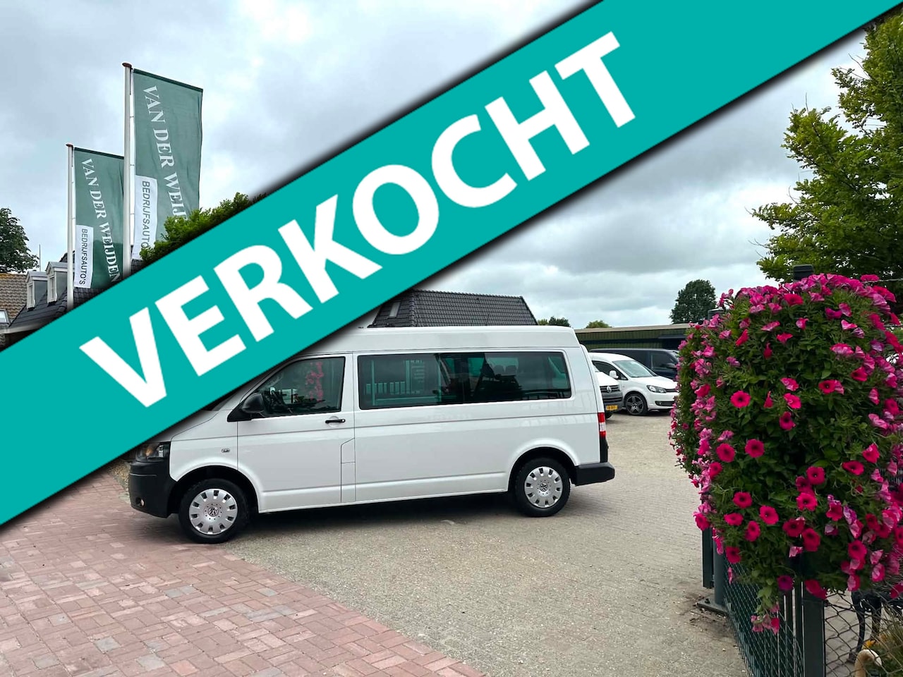 Volkswagen Transporter Kombi - 2.0 TDI L2H2 AUTOMAAT MARGE 9 PERSOONS - AutoWereld.nl