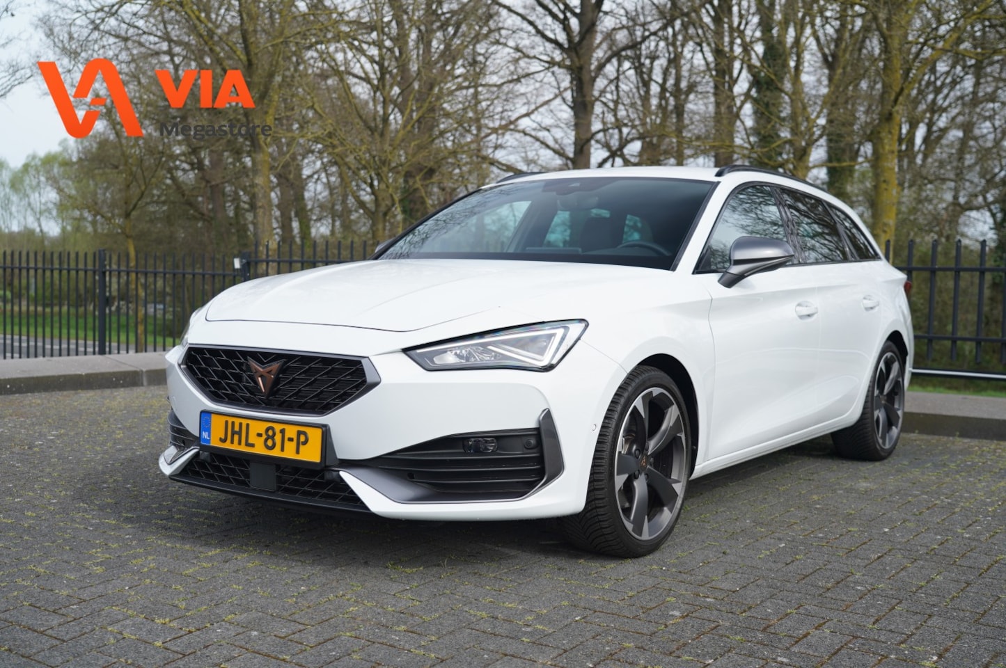 CUPRA Leon Sportstourer - 2.0 TSI 190PK | Camera | Stoel + Stuurverw. | LED | Full Options. DSG - AutoWereld.nl