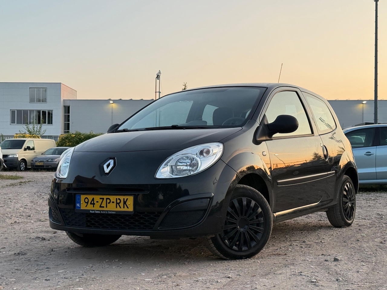 Renault Twingo - 1.2 Authentique/ LAAG KM/ ZUINIG - AutoWereld.nl