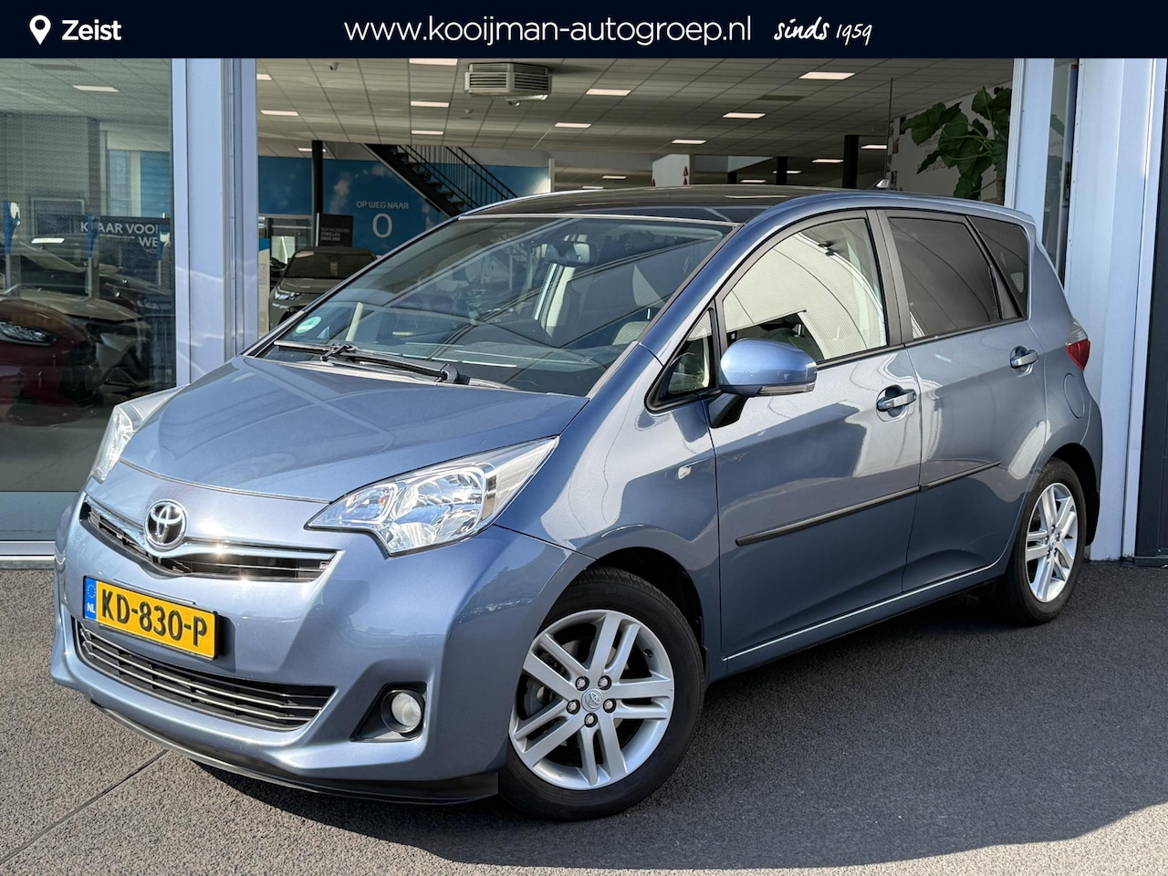 Toyota Verso S - 1.3 VVT-i Dynamic | Airco | Panoramadak | Trekhaak | Achteruitrijcamera | Navigatie - AutoWereld.nl