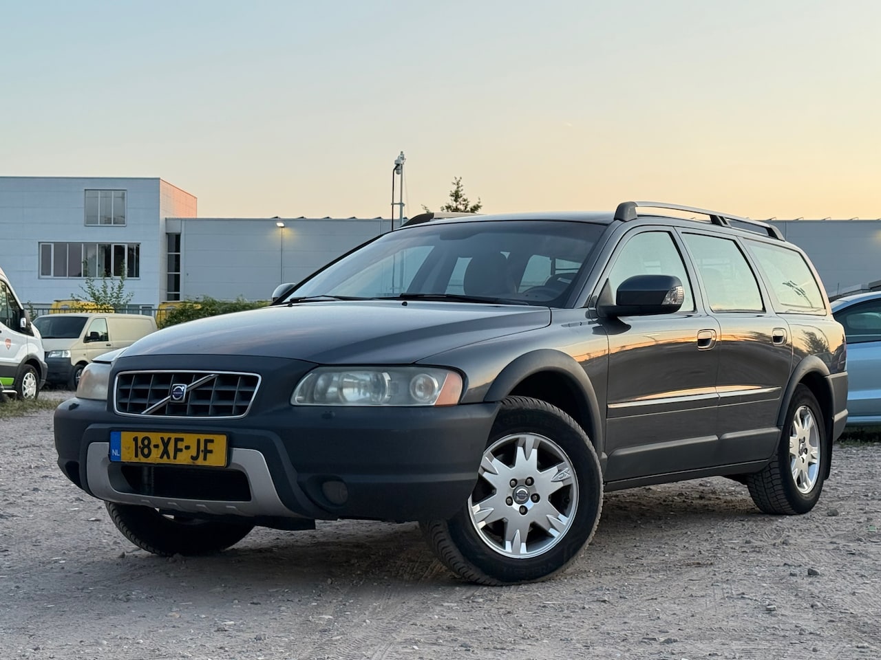 Volvo XC70 - 2.4 D5 4X4 AWD CROSSCOUNTRY/ AUTOMAAT/ XENON - AutoWereld.nl