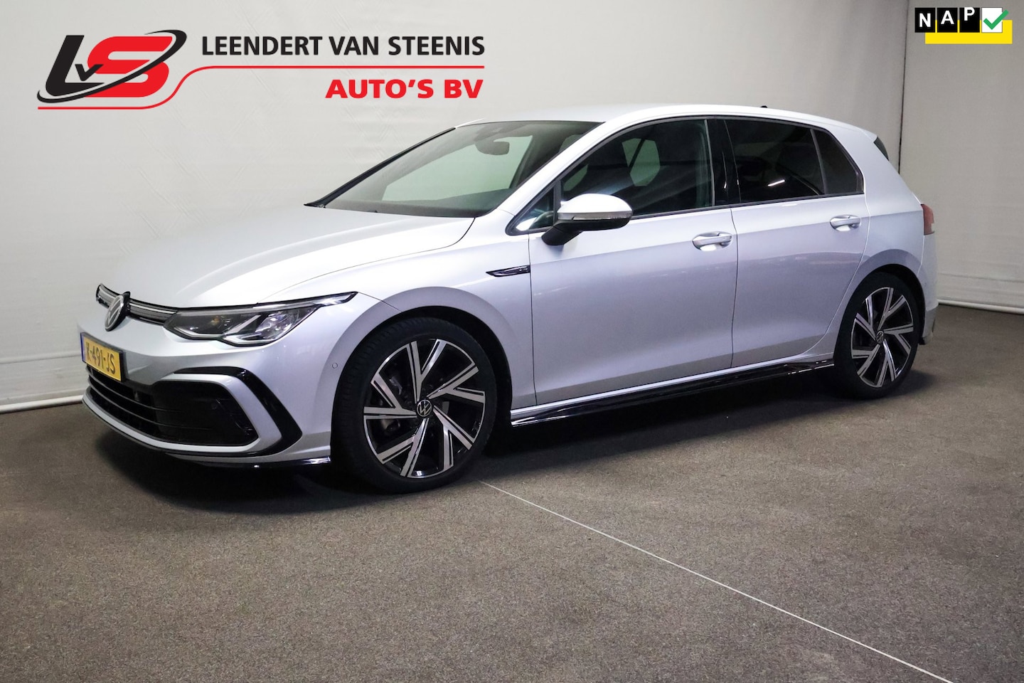 Volkswagen Golf - 1.5 eTSI R-Line 1.5 eTSI R-Line - AutoWereld.nl