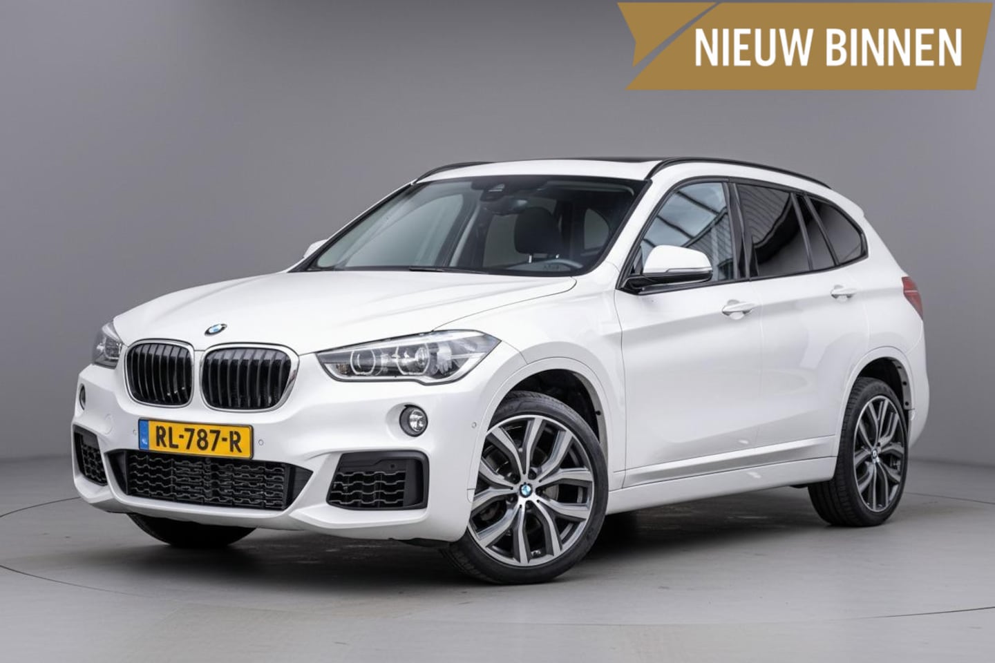 BMW X1 - xDrive20i 192pk M-Sport Org.NL|Pano-dak|Leder|HuD|Elek-A.klep|1e-eig.|Dealeronderhouden - AutoWereld.nl