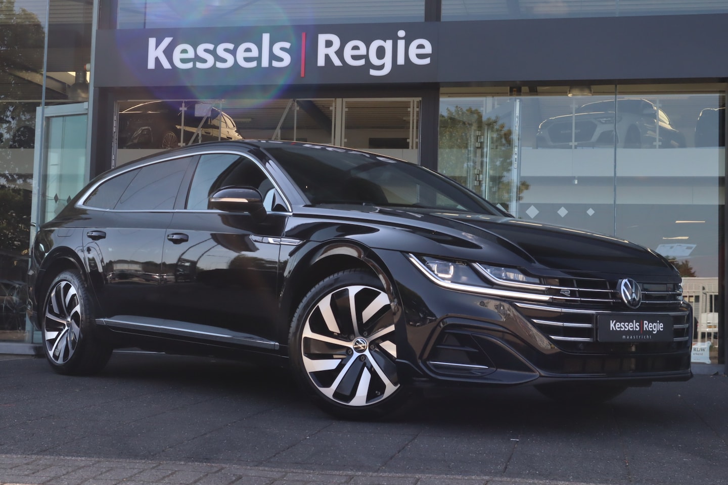 Volkswagen Arteon Shooting Brake - 1.4 TSI eHybrid R-Line | Elec.trekhaak | 360 Camera | 19" | BLIS | Leer | ACC - AutoWereld.nl