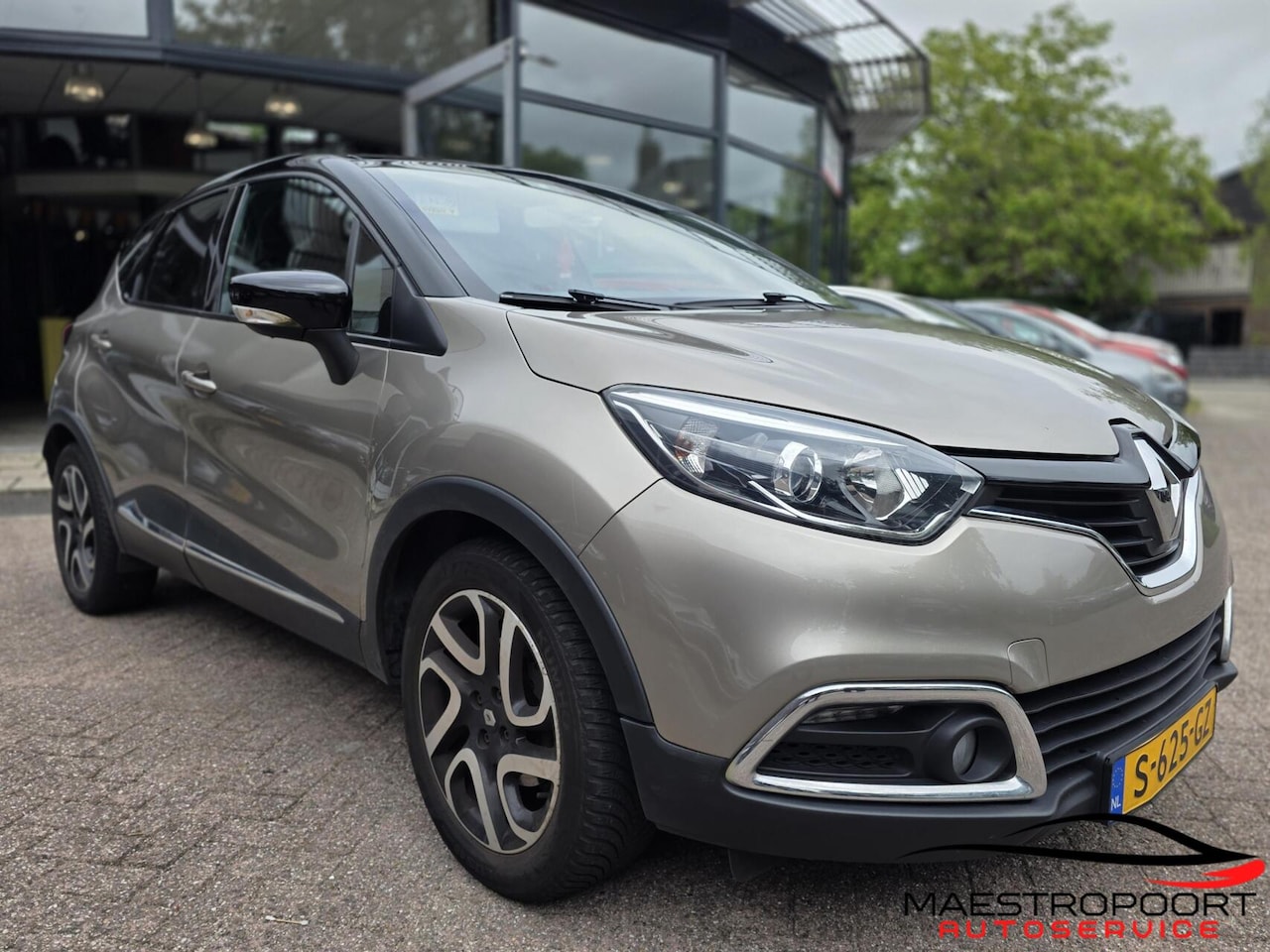 Renault Captur - 1.2 TCe Helly Hansen 1.2 TCe Helly Hansen - AutoWereld.nl