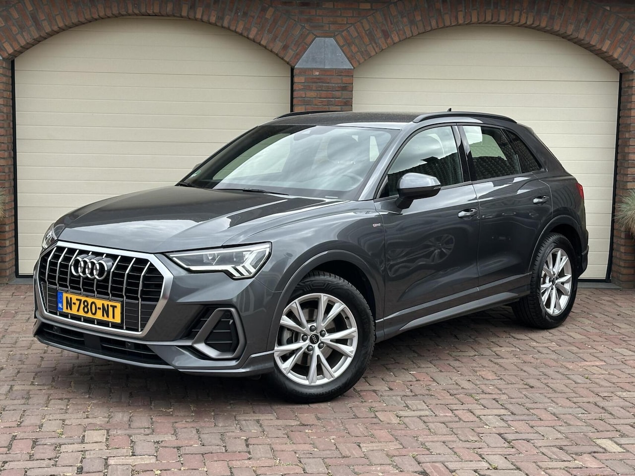 Audi Q3 - 35 TFSI S edition Clima Carplay Navi LED Cruise - AutoWereld.nl
