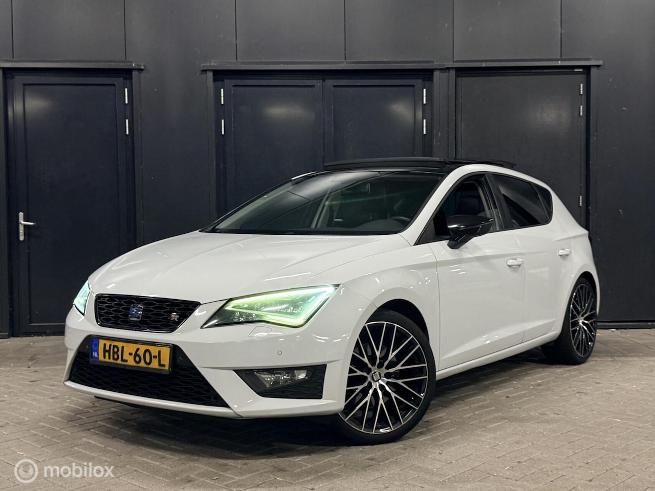 SEAT Leon - 1.8 TSI FR PANO/DSG/Cupra velgen/stoelverwarming - AutoWereld.nl
