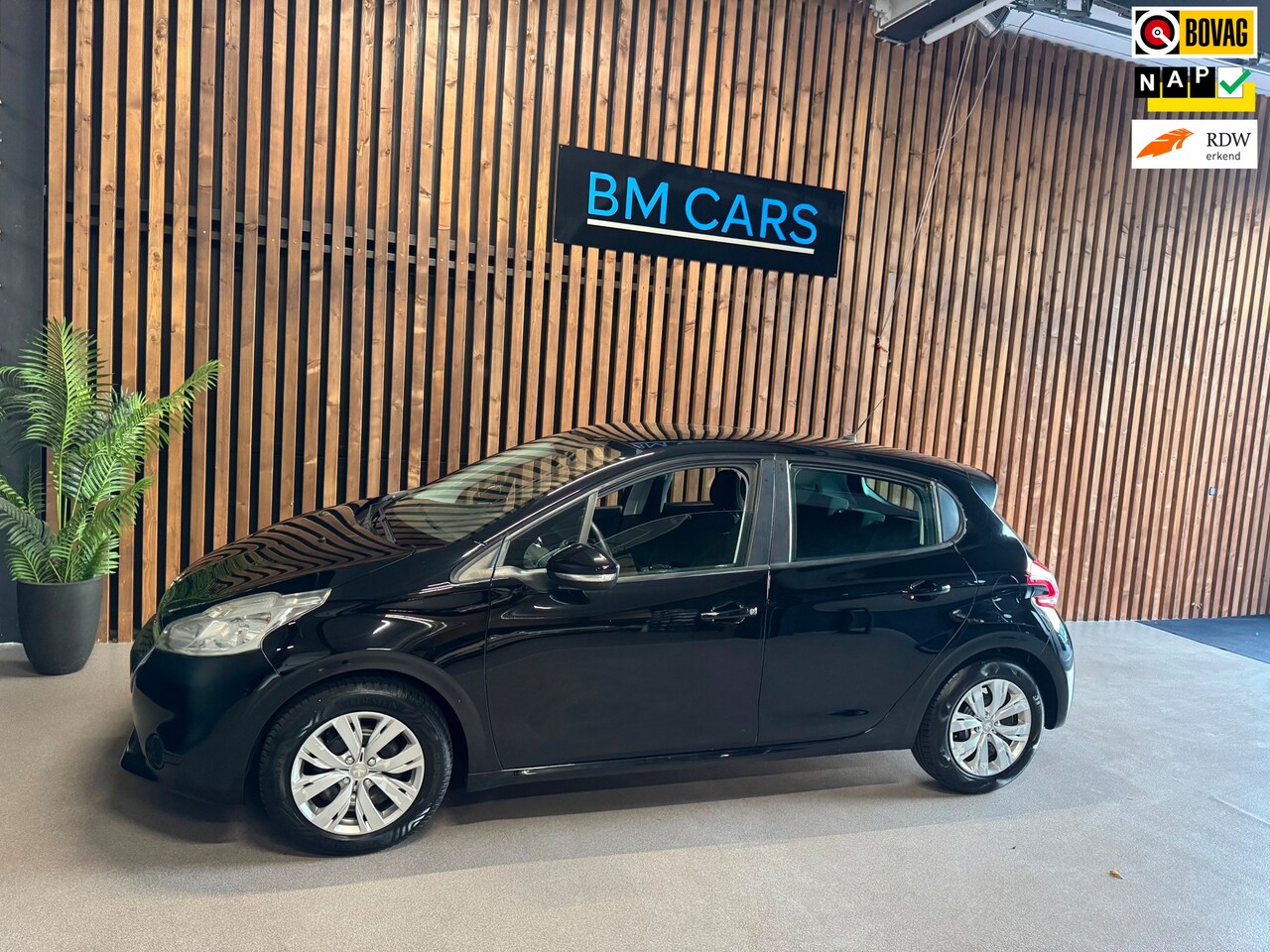 Peugeot 208 - 1.2 VTi Access Airco, Trekhaak, Navigatie - AutoWereld.nl