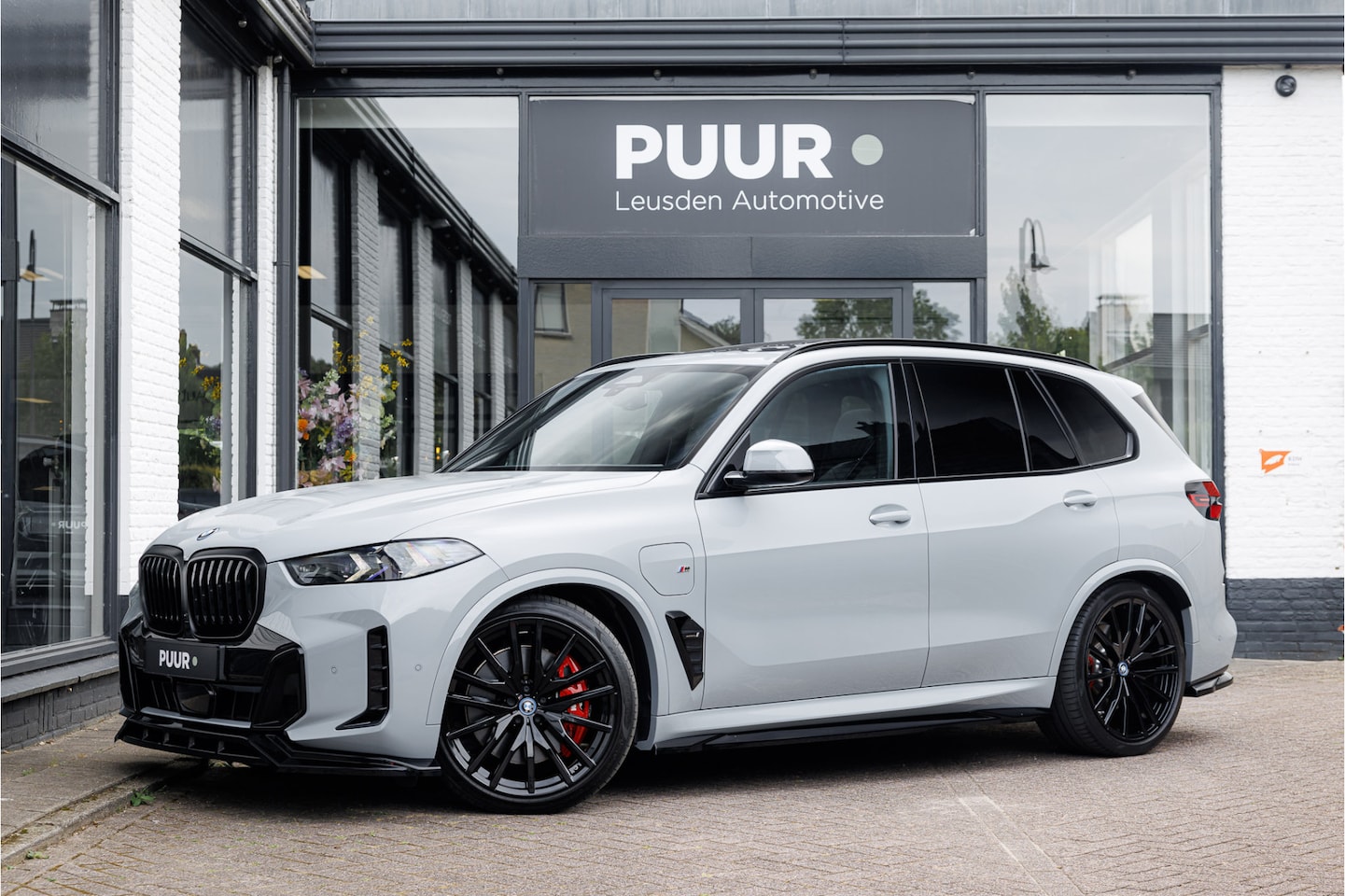 BMW X5 - xDrive50e M-Sport PRO Pano - Trekhaak - Brooklyn Grau - AutoWereld.nl