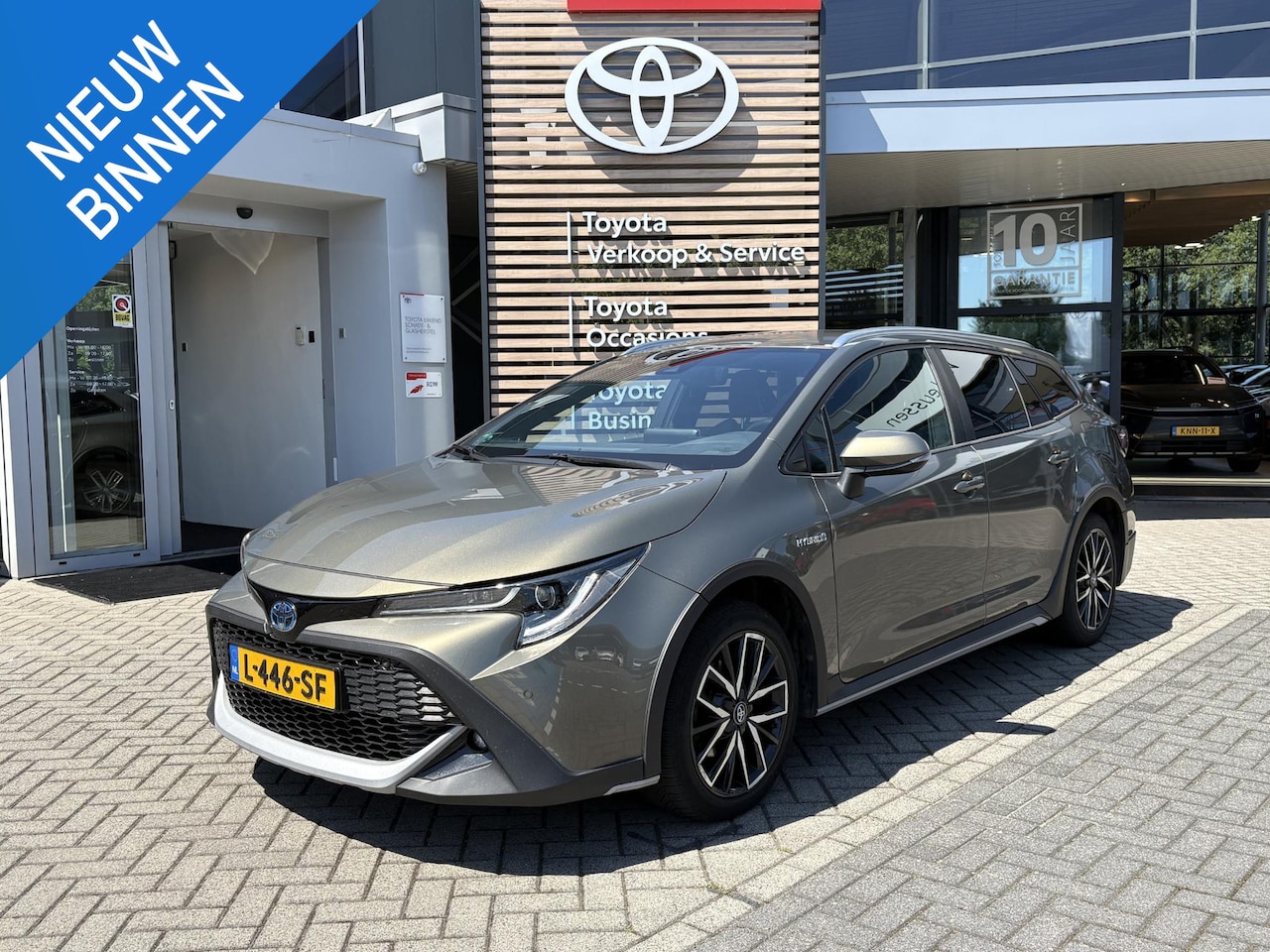 Toyota Corolla Touring Sports - 1.8 Hybrid TREK Edition ALL-SEASON KEYLESS STOEL/STUURVERW PARK-SENSOREN APPLE/ANDROID DRA - AutoWereld.nl