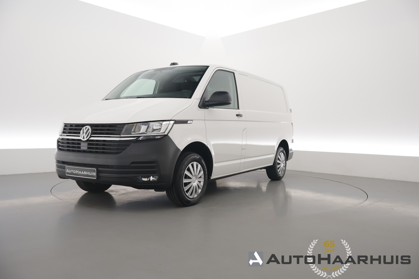 Volkswagen Transporter - 2.0 TDI - 150pk | 4Motion | 4WD | Cruise | Apple Carplay | Trekhaak | L1 | 9.900km! - AutoWereld.nl