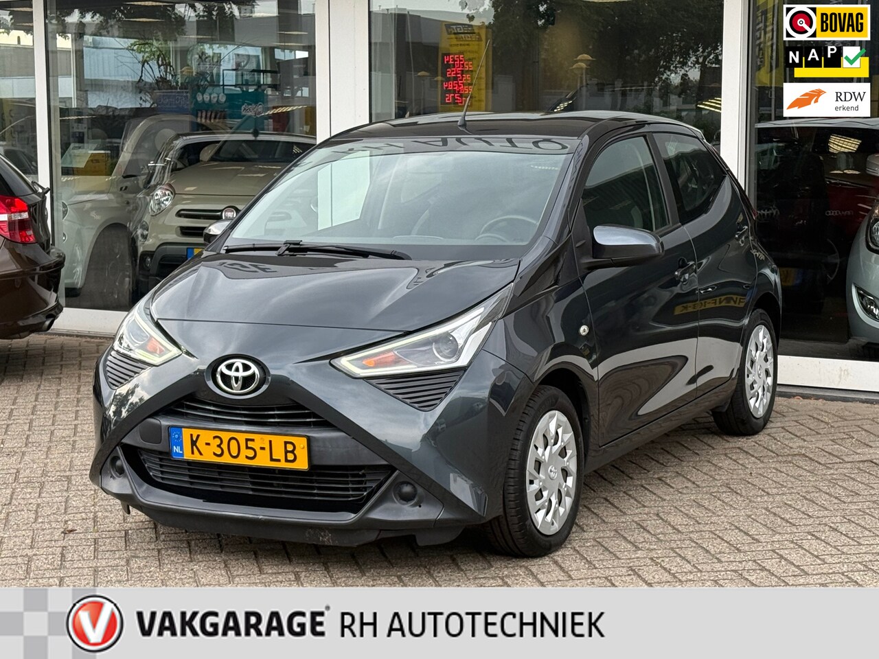Toyota Aygo - 1.0 VVT-i x-play Automaat, NAP, 1e eignr - AutoWereld.nl