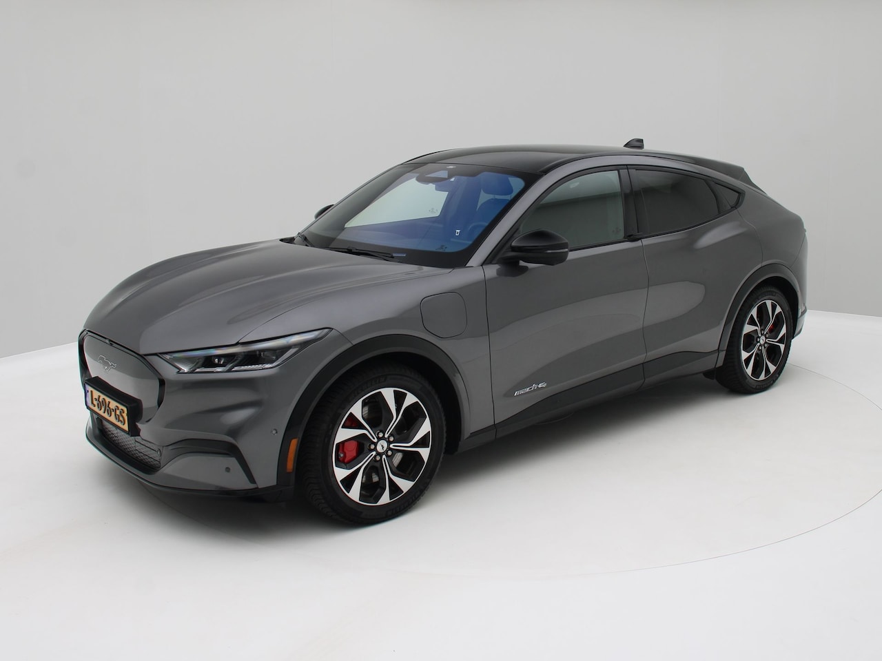 Ford Mustang Mach-E - AWD 75 kWh Panorama /Leder/ 360 Camera SOH 93,5 % - AutoWereld.nl
