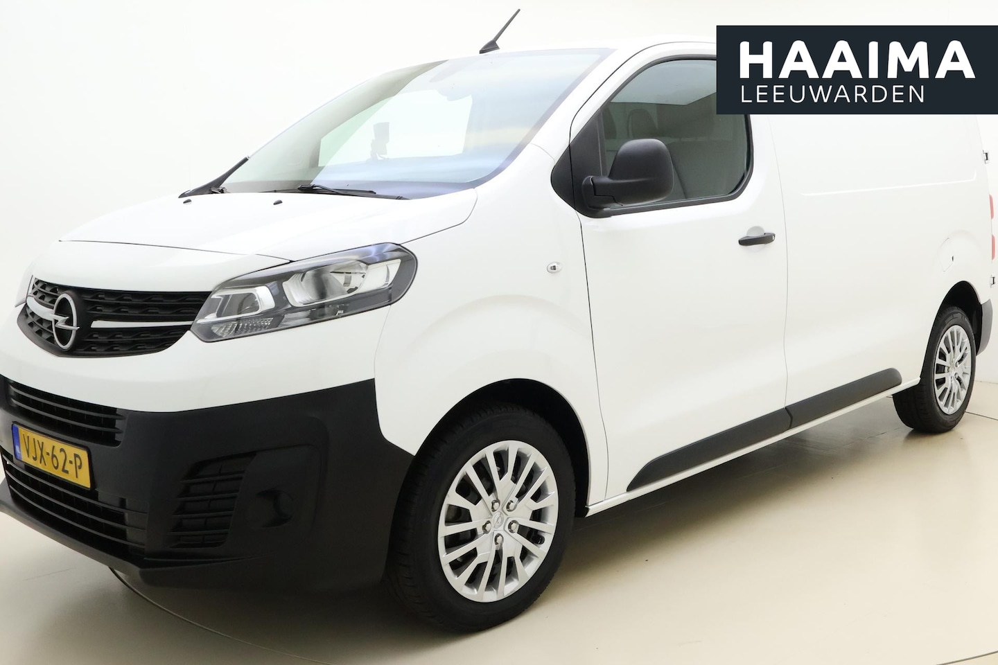 Opel Vivaro - 2.0 CDTI L2H1 Edition | Airco | Cruise Control | Camera | Parkeersensoren achter | Trekhaa - AutoWereld.nl