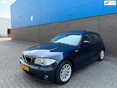 BMW 1-serie - 120i | Panoramadak | Climate | Stoelverwarming | Parkeersensoren | 16” LM Velgen | Standka