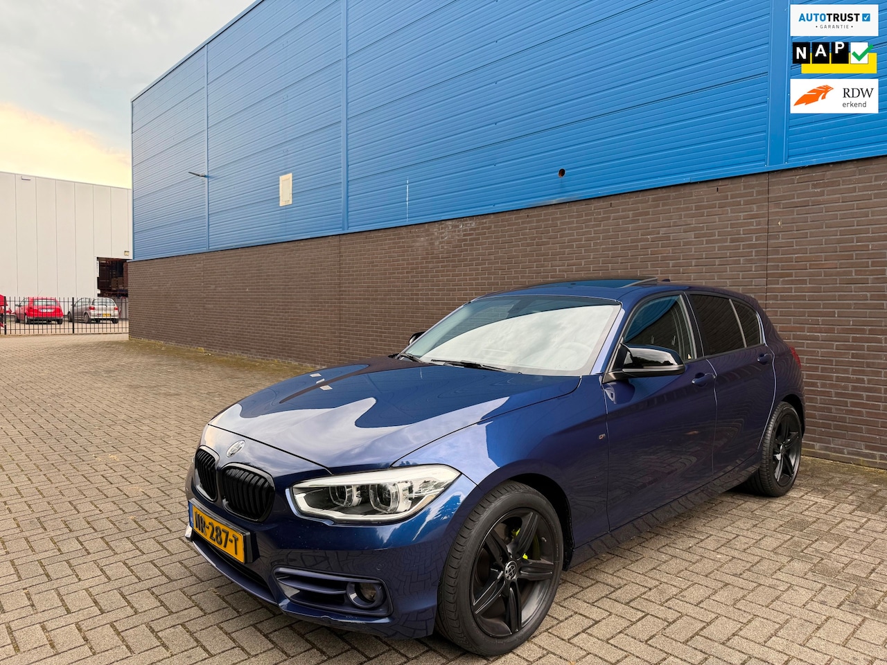 BMW 1-serie - 120i High Executive B48 | Panoramadak | CarPlay | M-Sportstuur | 17” LM Velgen | Stoelverw - AutoWereld.nl