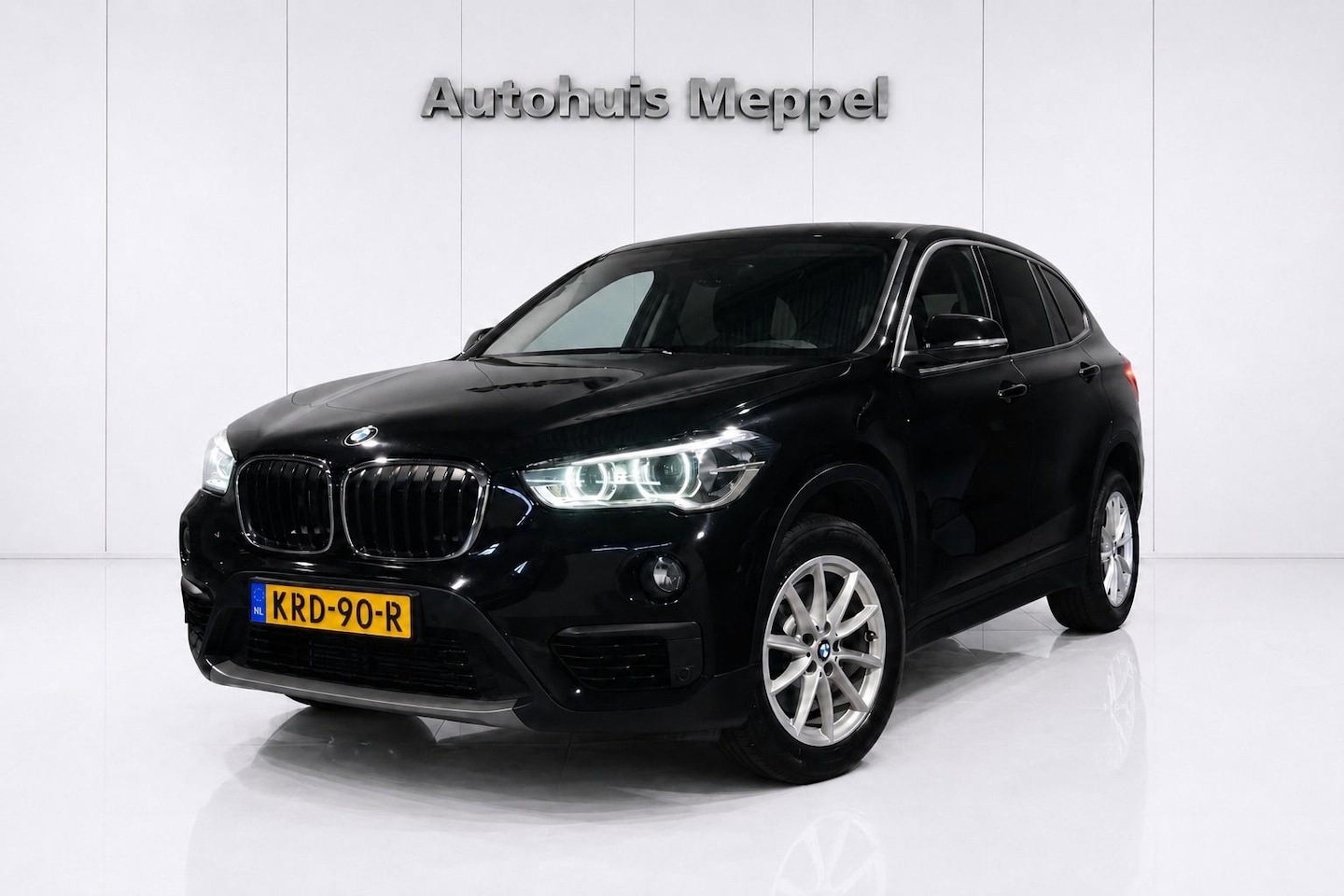 BMW X1 - sDrive20i Advantage*LED+*Navigatie*Sportstoelen*PDC - AutoWereld.nl