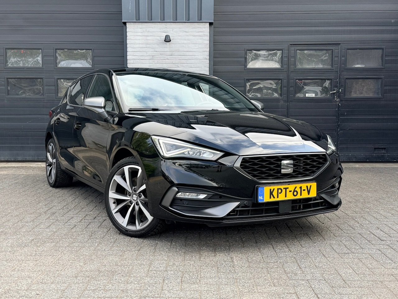 SEAT Leon - 1.4 TSI eHybrid PHEV FR Business Intense 1.4 TSI eHybrid PHEV FR Business Intense, Carplay, Panodak. - AutoWereld.nl
