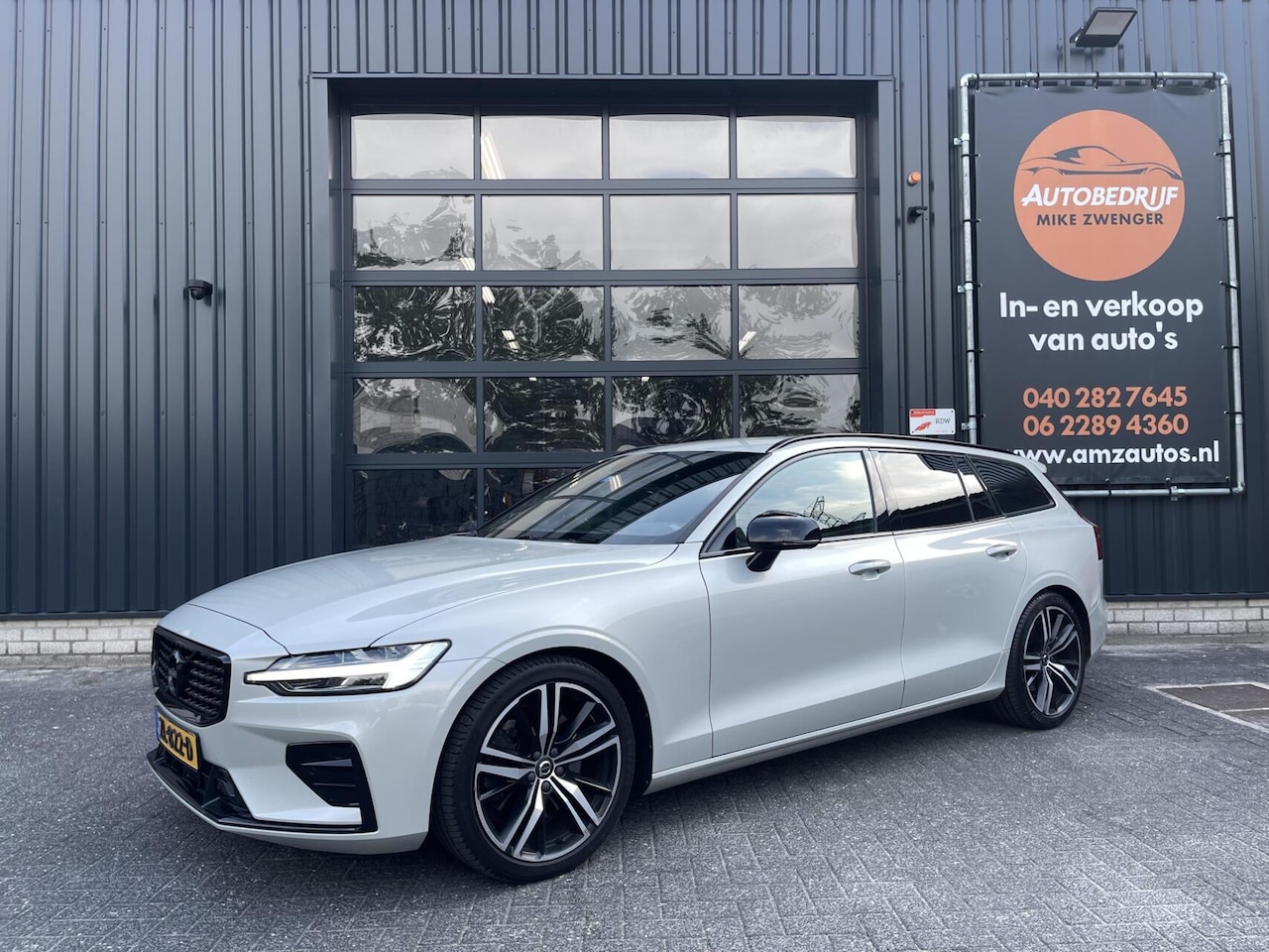 Volvo V60 - 2.0 T5 R-Design AUT. CARPLAY|BLIS|PILOT ASSIST|WINTER PAKKET|CAMERA|LEER - AutoWereld.nl