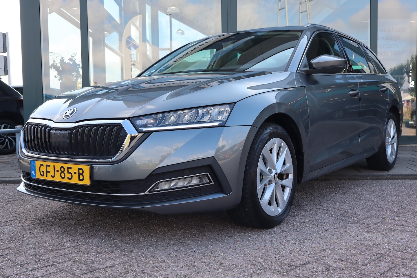 Skoda Octavia Combi - 1.0 e-TSI Business Edition 110PK AUTOMAAT|TREKHAAK | Apple Carplay/Android Auto|telefoonin - AutoWereld.nl