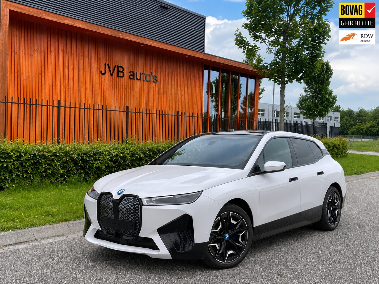 BMW iX - xDrive50 XDrive50, 112 kWh, Sportpakket, trekhaak, H&K, Pano, leder - AutoWereld.nl