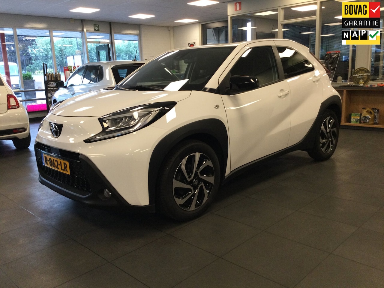 Toyota Aygo X - 1.0 VVT-i S-CVT Automaat--LED--Camera--17 inch--Climat - AutoWereld.nl