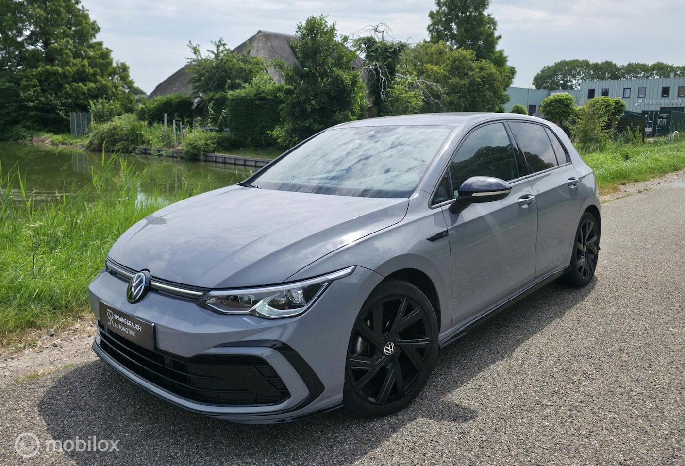 Volkswagen Golf - 1.5 eTSI R-Line / Sfeer / Carplay / Camera - AutoWereld.nl