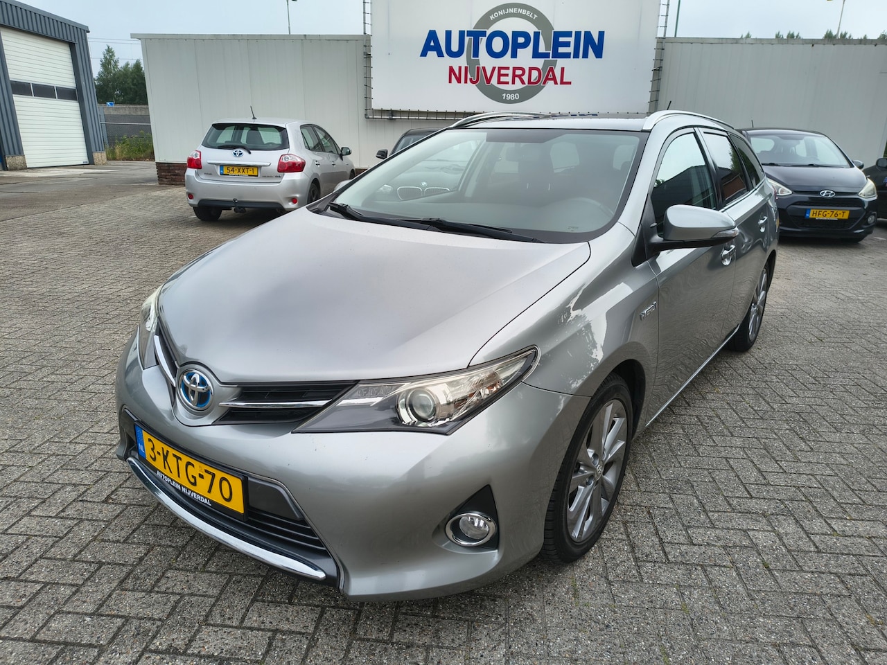 Toyota Auris Touring Sports - 1.8 Hybrid Lease met trekhaak,navigatie en panoramadak! - AutoWereld.nl